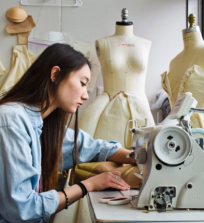 Linnea Fong ’16 works on her sportswear collection.